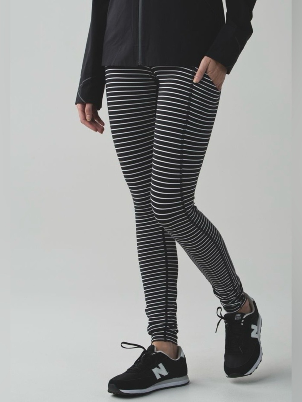Lululemon Speed Tight II in Parallel Stripe White/Black Size 6
